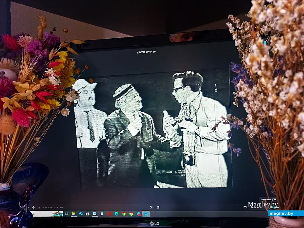 1970-й год, Могилев. Фрагмент миниатюры агиттеатра «Улыбка». В центре – Мамикон Киракозов.