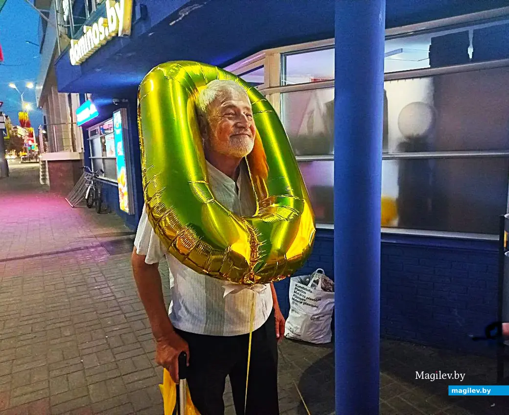 2024 год, Могилев. Леонид Шульц в своем репертуаре.