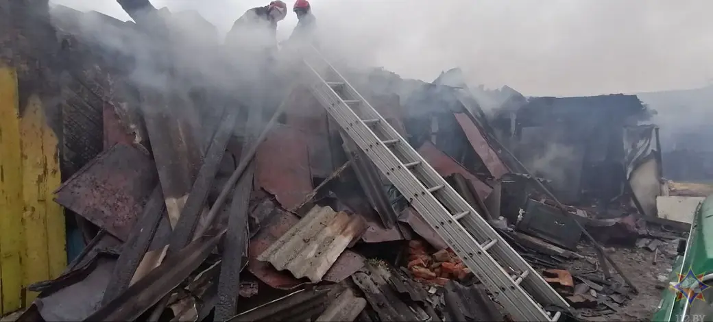 5 апреля 2025 года. Пожар жилого дома в деревне Столпище Кировского района. Фото: МЧС.