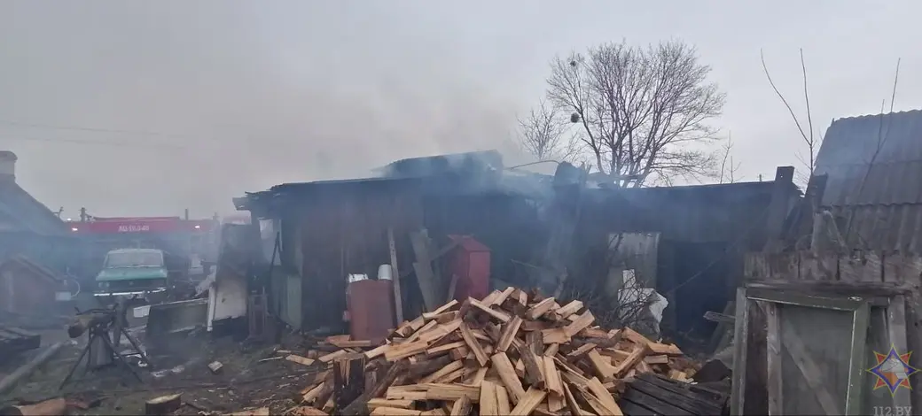5 апреля 2025 года. Пожар жилого дома в деревне Столпище Кировского района. Фото: МЧС.