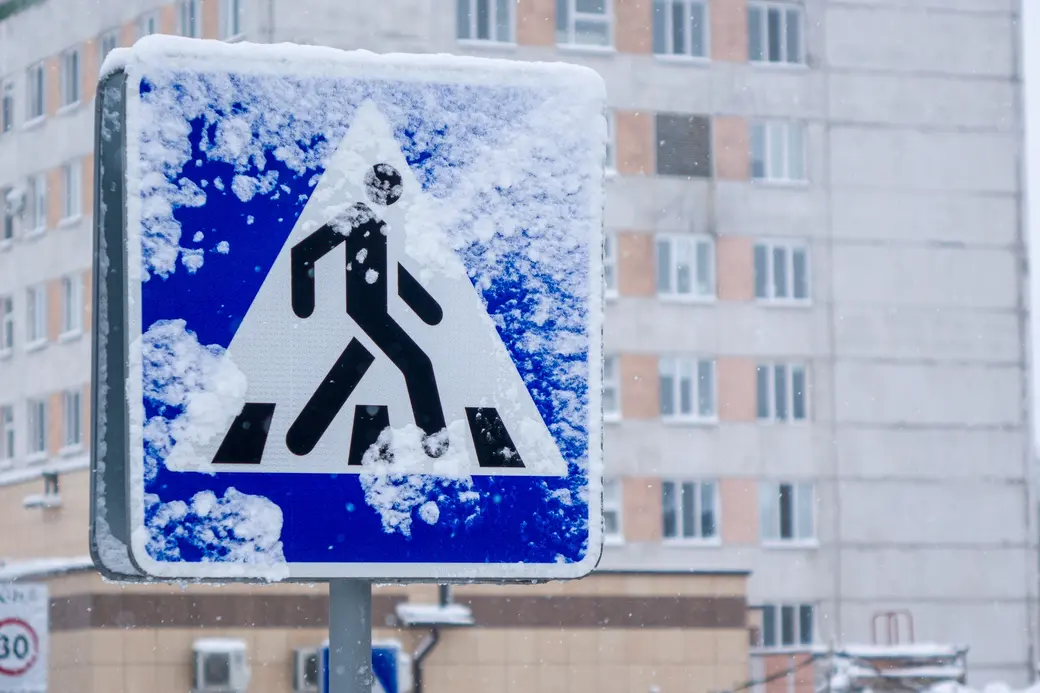 Снег будет интенсивным, с ухудшением видимости до 500-1000 метров, местами слабая метель.