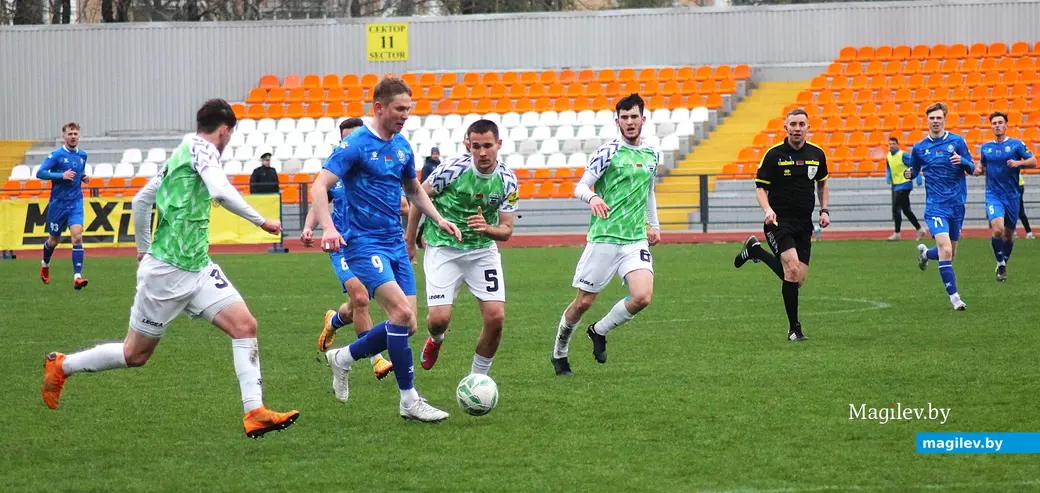 О5.04.2025, Могилев. Стадион «Спартак». Фрагмент игры «Днепр – Могилев» (в синей форме) – «Осиповичи».