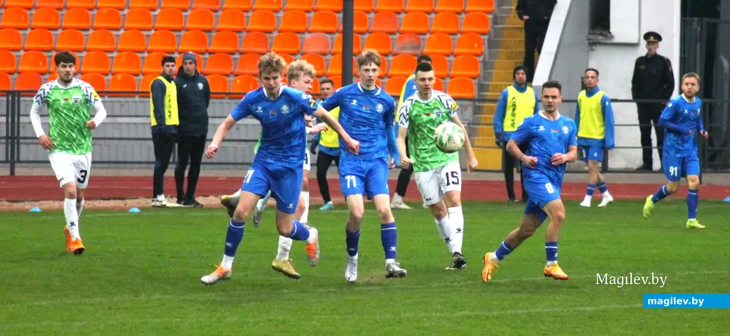 О5.04.2025, Могилев. Стадион «Спартак». Фрагмент игры «Днепр – Могилев» (в синей форме) – «Осиповичи».