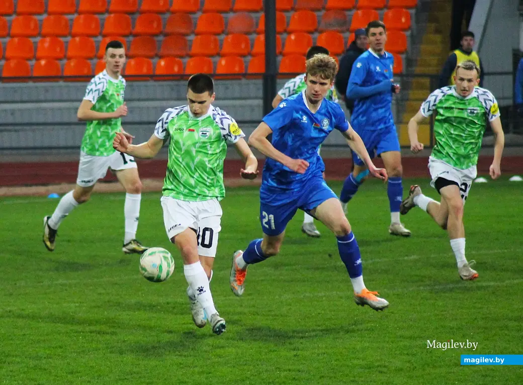 О5.04.2025, Могилев. Стадион «Спартак». Фрагмент игры «Днепр – Могилев» (в синей форме) – «Осиповичи».