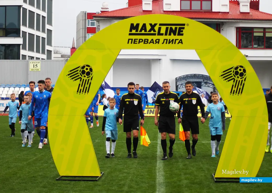 О5.04.2025, Могилев. Стадион «Спартак». Фрагмент игры «Днепр – Могилев» (в синей форме) – «Осиповичи».