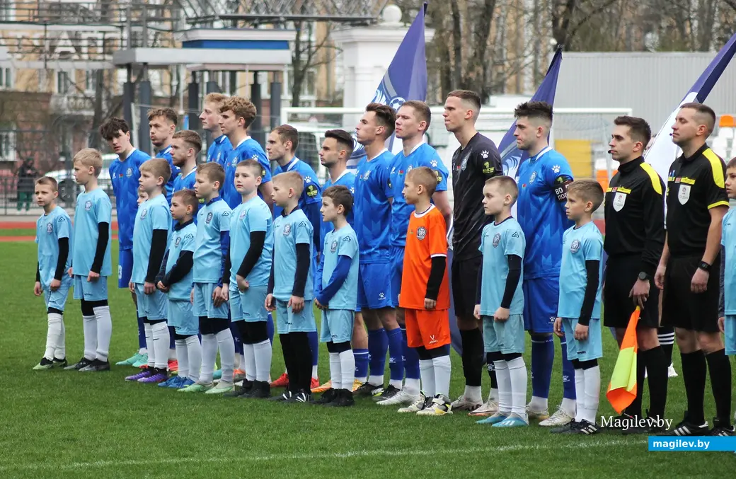 О5.04.2025, Могилев. Стадион «Спартак». Фрагмент игры «Днепр – Могилев» (в синей форме) – «Осиповичи».