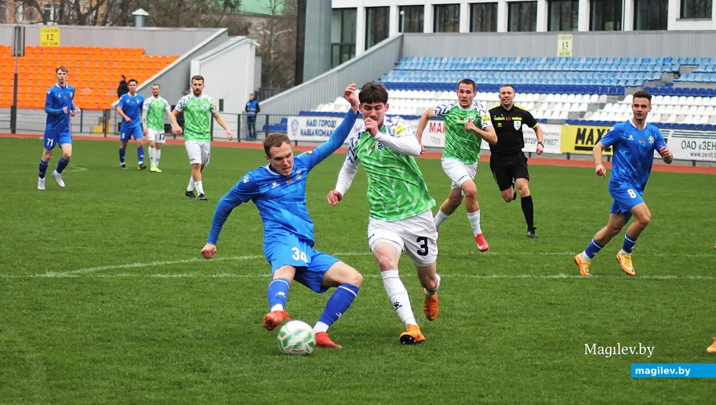 О5.04.2025, Могилев. Стадион «Спартак». Фрагмент игры «Днепр – Могилев» (в синей форме) – «Осиповичи».