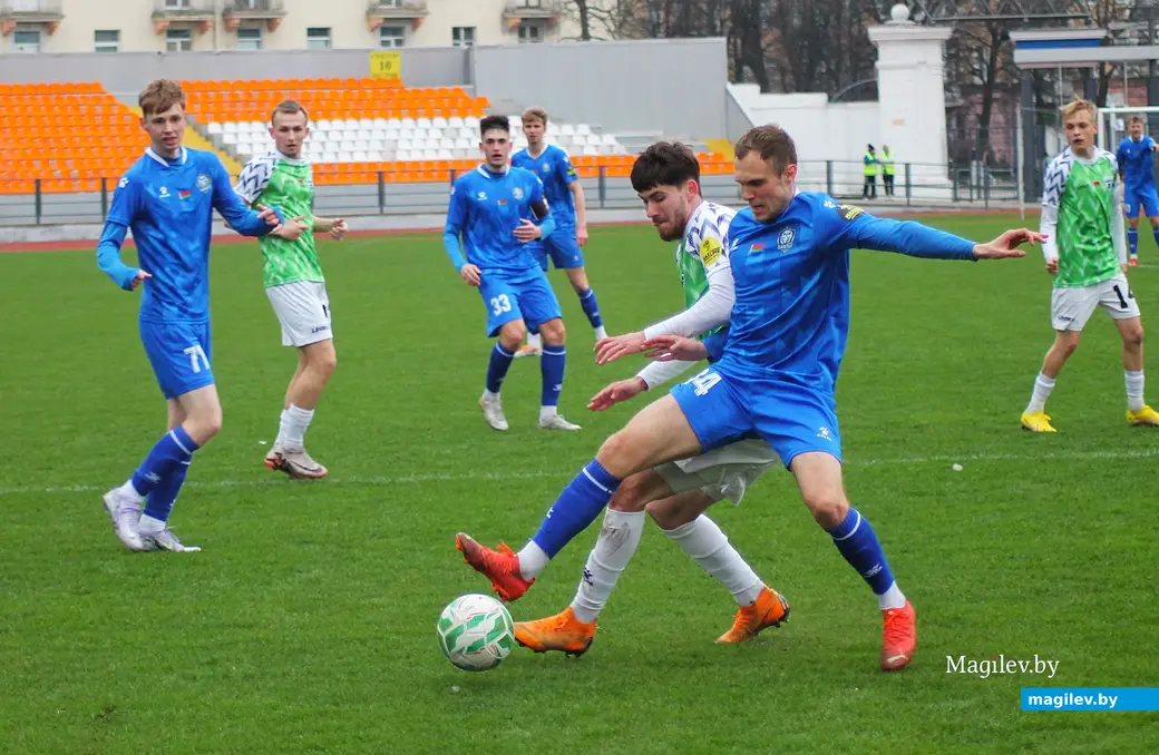 О5.04.2025, Могилев. Стадион «Спартак». Фрагмент игры «Днепр – Могилев» (в синей форме) – «Осиповичи».