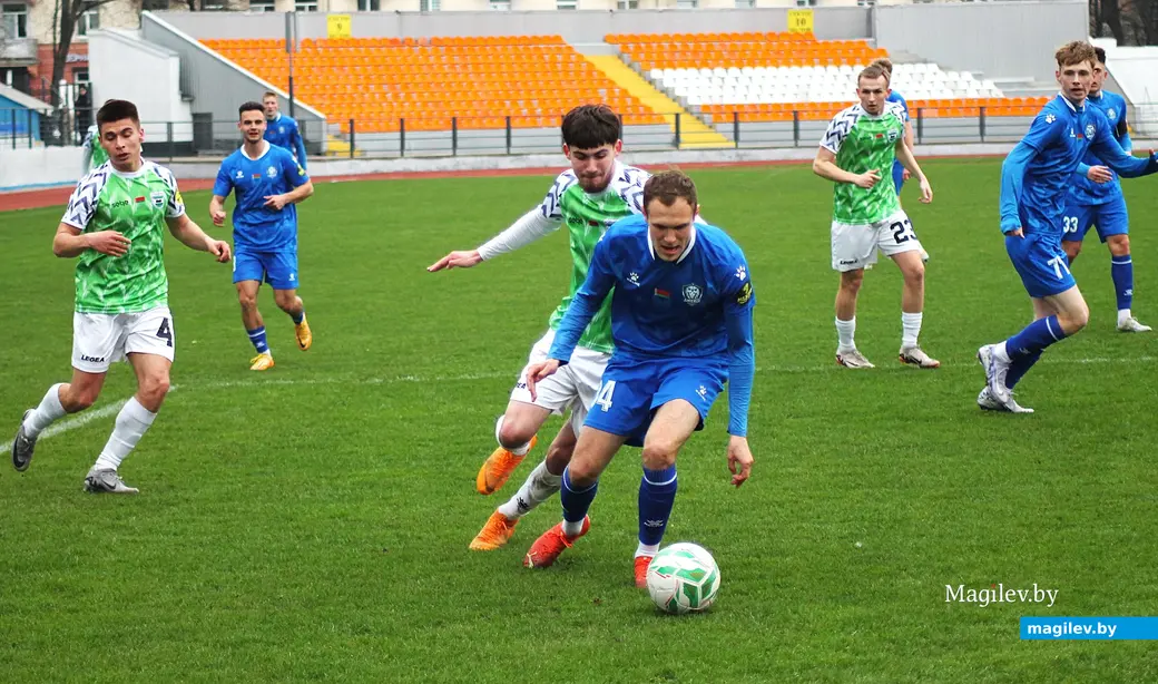 О5.04.2025, Могилев. Стадион «Спартак». Фрагмент игры «Днепр – Могилев» (в синей форме) – «Осиповичи».