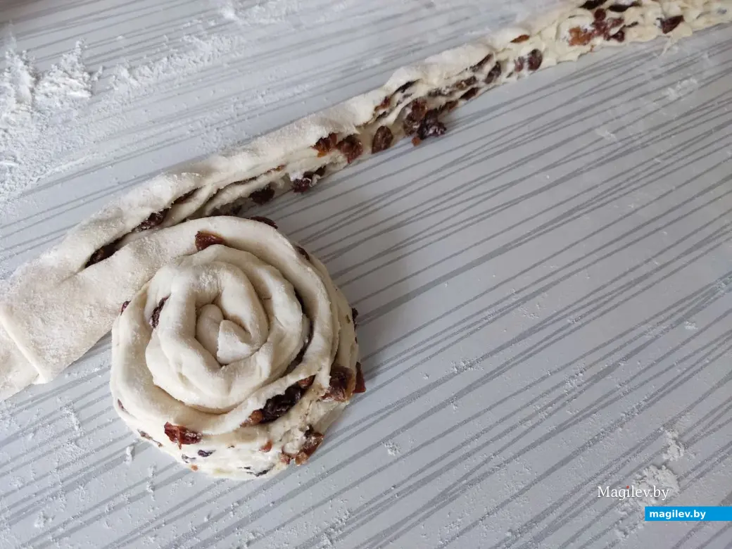 Каждую полоску сворачиваем «улиткой»