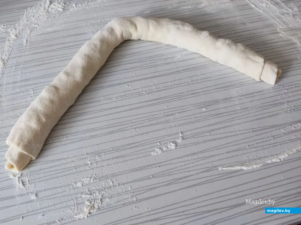 Скатать заготовку тонким рулетом