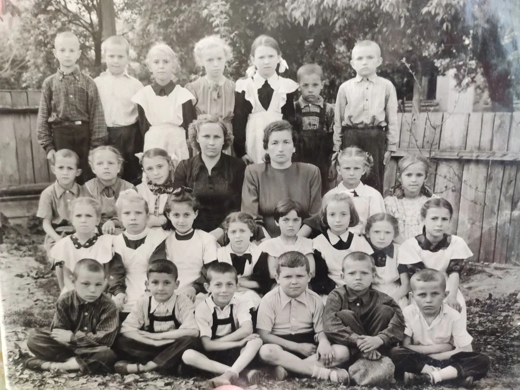 Бобруйск, 1957 год. Слава Ванчукевич (первый слева в третьем ряду снизу) с одноклассниками. 1