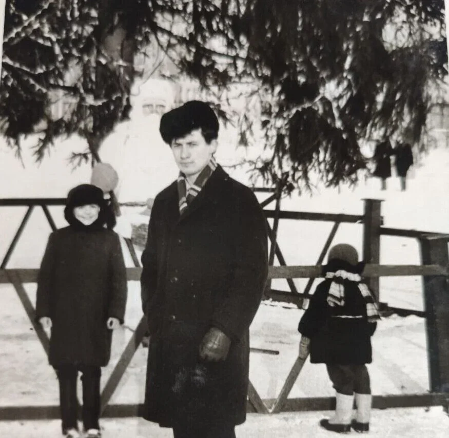 Бобруйск, 1968 год. Вячеслав Ванчукевич у городской елки на площади Ленина., ему 19 лет.