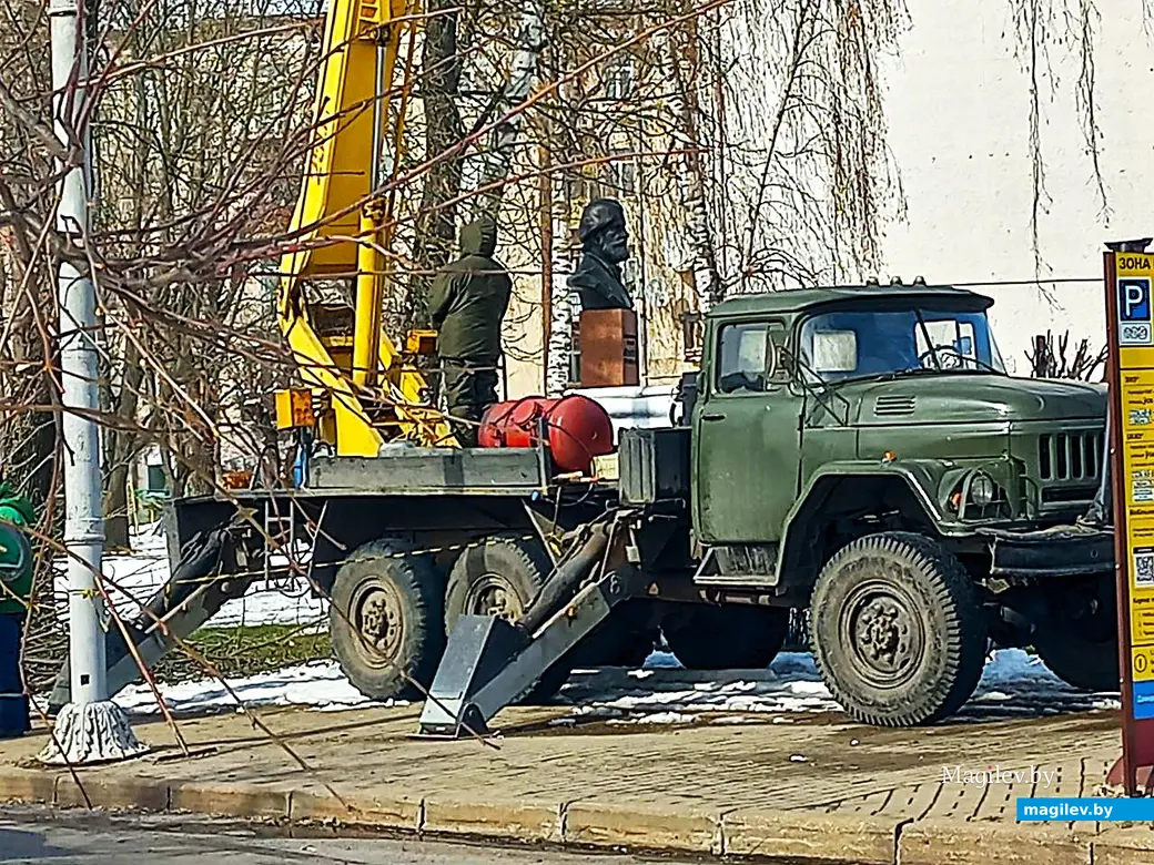 11.04.2025, Могилев, ул. Первомайская. Обрезка сучьев.