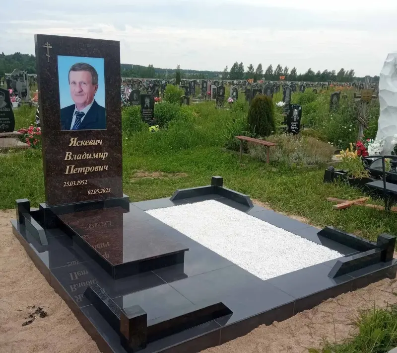 Одна из работ компании «Гранитная память» по благоустройству места захоронения. Могилев. 2024 г.