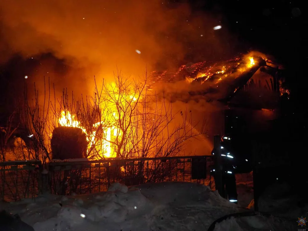 5 февраля 2026 года. Пожар в деревне Каменка Бобруйского района. Фото: МЧС. 