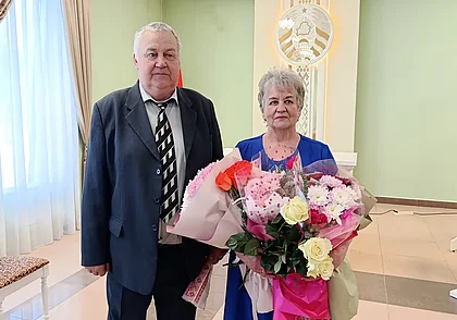 «Давай и мы с тобой уже поженимся». 50 лет идут рука об руку супруги Кругловы из Глуска