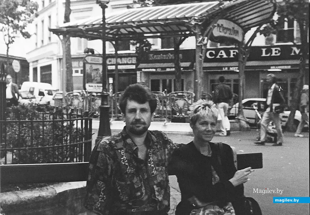 Середина 1990-х, Париж, Монмартр, бульвар Клиши.