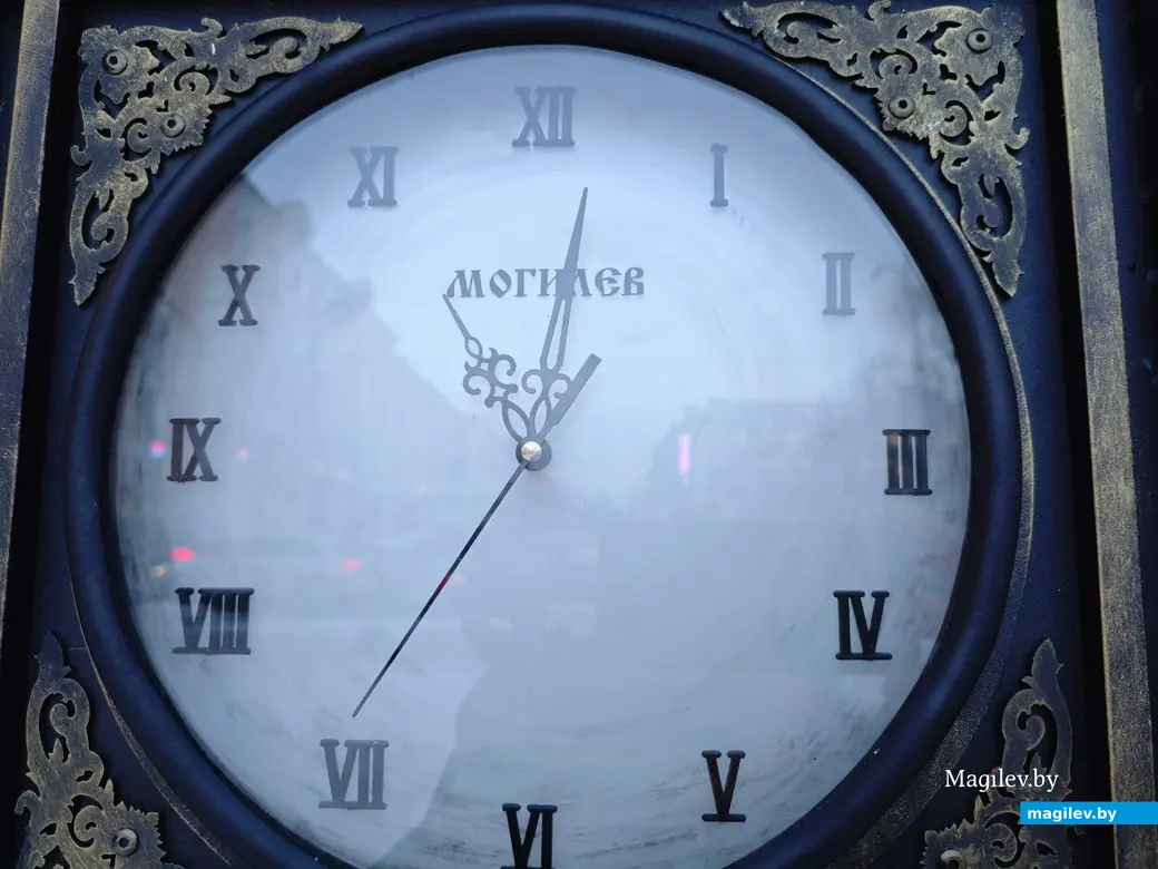 30 декабря 2025 года. Могилев. Улица Ленинская. Башенные часы.