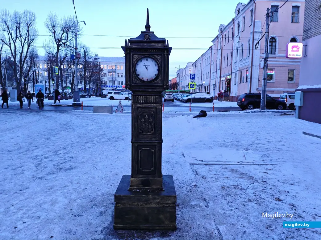 30 декабря 2025 года. Могилев. Улица Ленинская. Башенные часы.