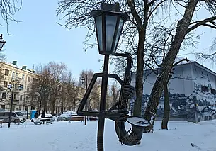 Трубач, саксофонист и виолончелист: фонари-музыканты на Ленинской в Могилеве. Фотофакт