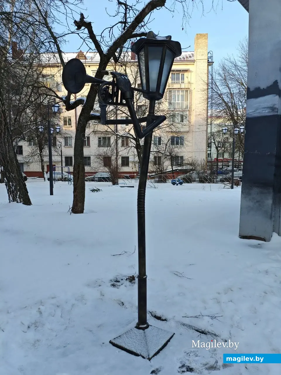 31 декабря 2025 года. Могилев. Улица Ленинская. Фонари-музыканты.