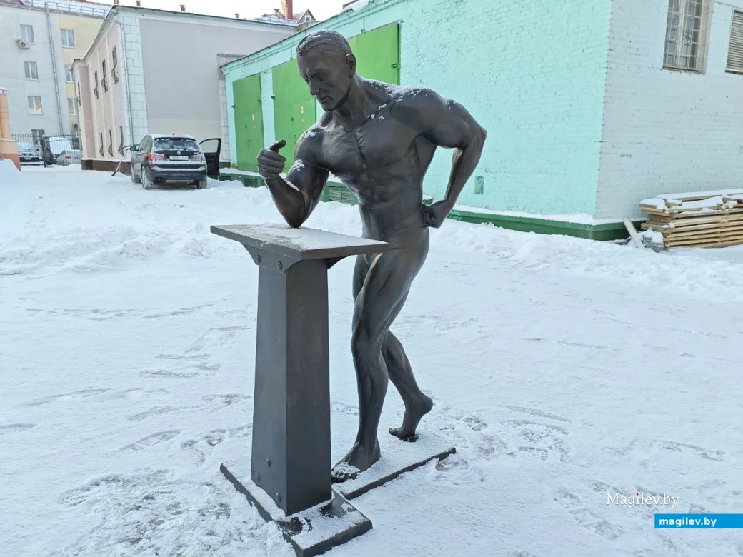   31 декабря 2025 года. Могилев. Улица Ленинская. Атлет.