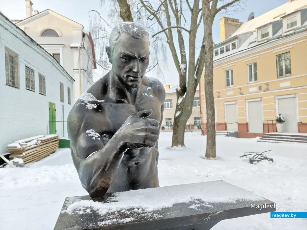  31 декабря 2025 года. Могилев. Улица Ленинская. Атлет.