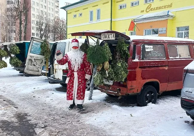 Могилевский Дед Мороз у Селянской бани: «Никакой иронии судьбы!»
