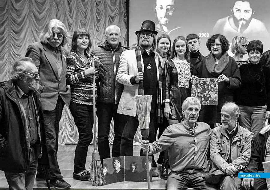 2019-й год, Могилев. могилевские «семидесятники» после одного из своих вечеров. Слева третья – Людмила.