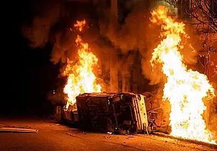 Массовые беспорядки в Иране переросли в вооруженные столкновения, есть погибшие