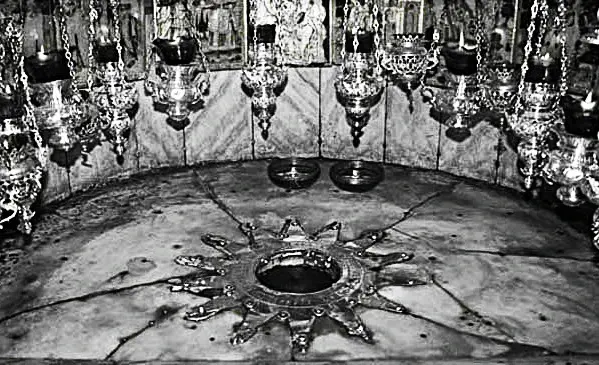 Израиль, Вифлеем, церковь Рождества Христова. Место рождения Христа отмечено звездой.