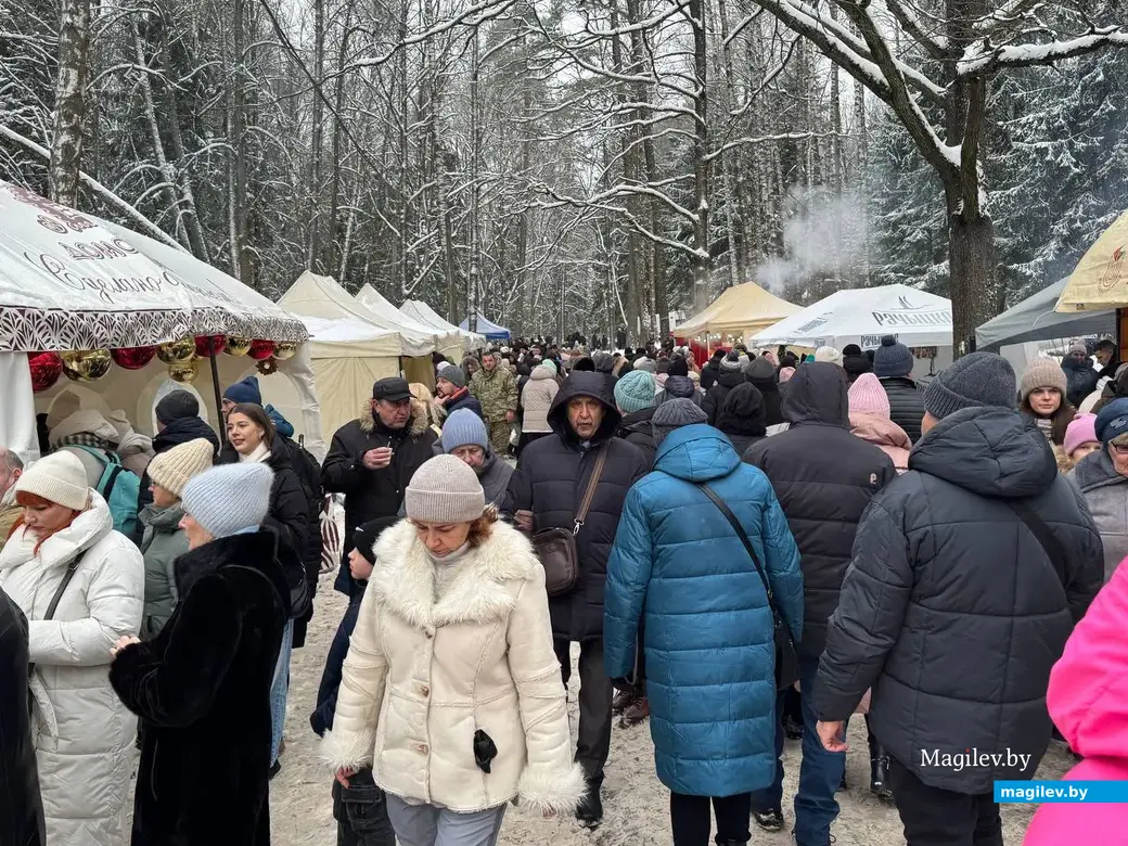 Могилев, 7 января 2026 года. Праздник «Пайшла Каляда калядуючы…» в Печерском лесопарке.