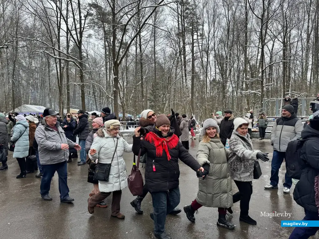 Могилев, 7 января 2026 года. Праздник «Пайшла Каляда калядуючы…» в Печерском лесопарке.