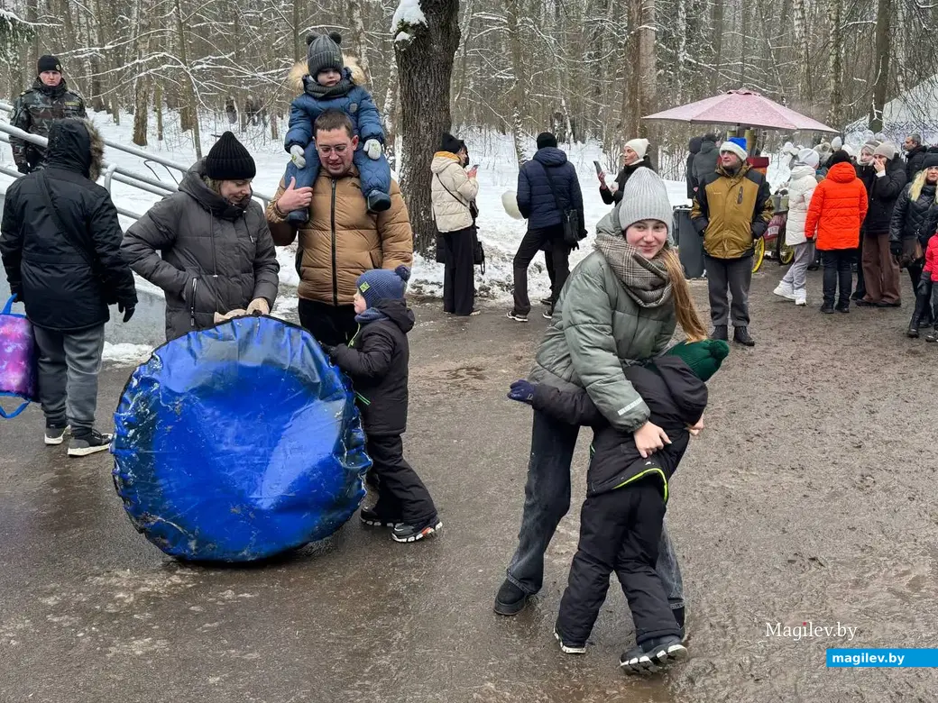 Могилев, 7 января 2026 года. Праздник «Пайшла Каляда калядуючы…» в Печерском лесопарке.