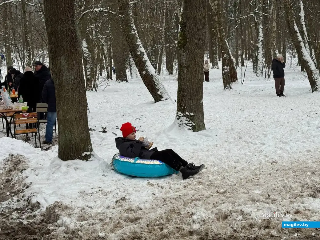 Могилев, 7 января 2026 года. Праздник «Пайшла Каляда калядуючы…» в Печерском лесопарке.