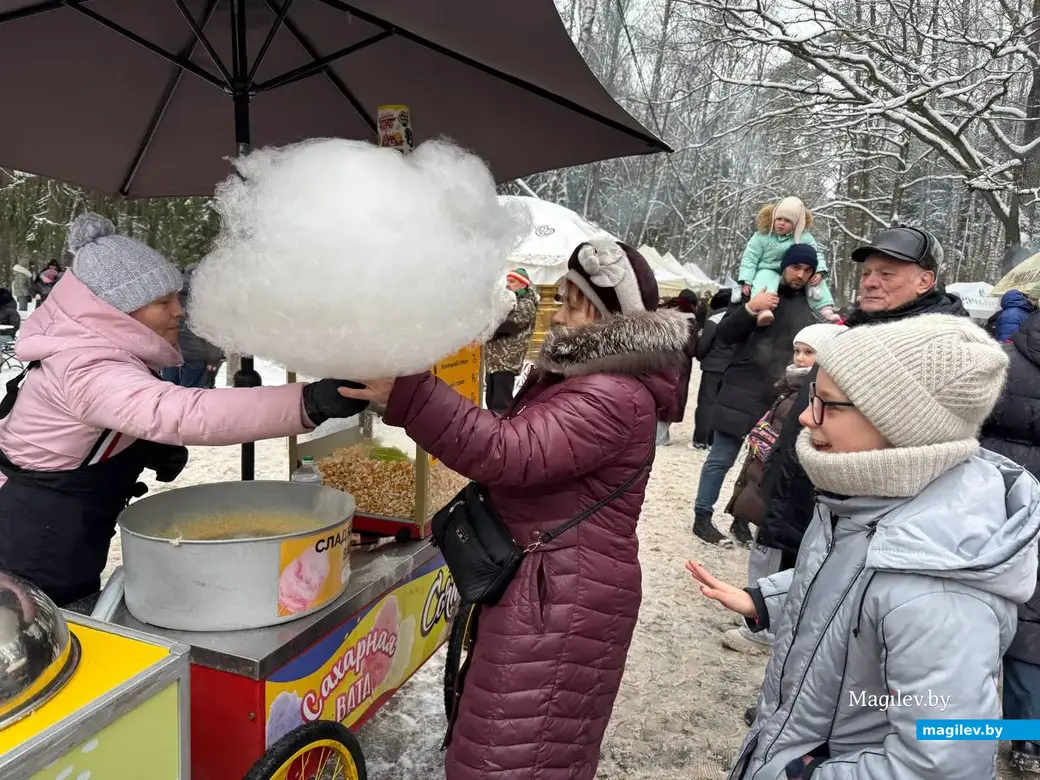 Могилев, 7 января 2026 года. Праздник «Пайшла Каляда калядуючы…» в Печерском лесопарке.