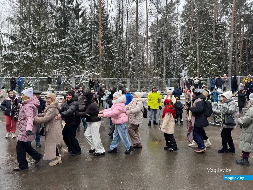 Могилев, 7 января 2026 года. Праздник «Пайшла Каляда калядуючы…» в Печерском лесопарке.