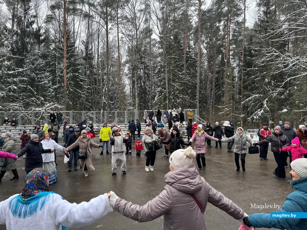 Могилев, 7 января 2026 года. Праздник «Пайшла Каляда калядуючы…» в Печерском лесопарке.
