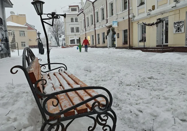 Порядка 20 скамеек установлены на отреставрированном участке могилевской «пешеходки»
