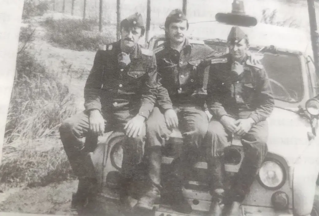 1986 год. Виктор Дедушкин с другими ликвидаторами в Наровлянском районе.