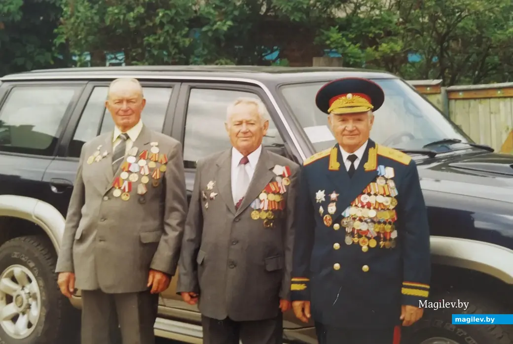  Браты Гулевічы (злева направа): Іван, Нікіфар, Уладзімір. 