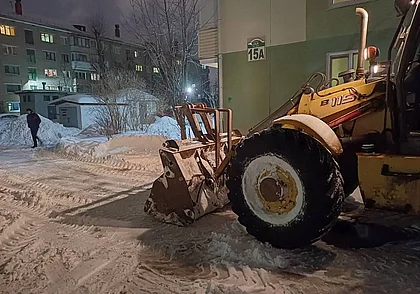 Работники ЖКХ Беларуси работают в круглосуточном режиме на расчистке снежных завалов