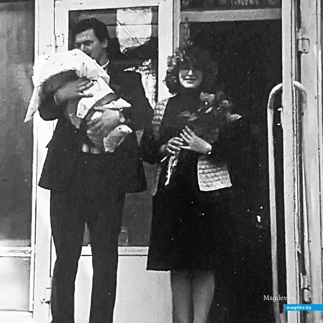  1985 год, Могилев, Володя и Елена с с сыном.