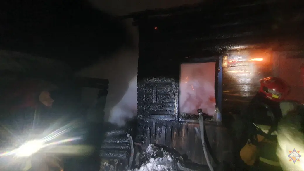 17 января 2026 года. Пожаре в деревне Большое Хоново Могилевского района. Фото: МЧС. 