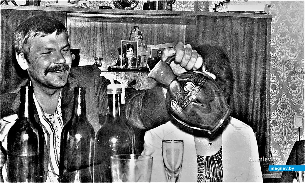  1977, Могилев, Луполово. Коля Клеш: «За прекрасных дам!».