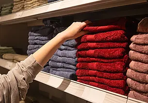 Могилевчанка целый месяц тайком выносила из магазина постельное белье и посуду