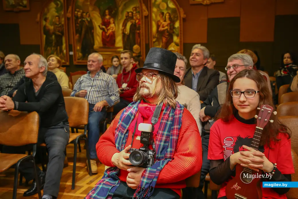  2018-й год, Могилев. Серж Арден (в цилиндре) на творческой встрече «семидесятников».