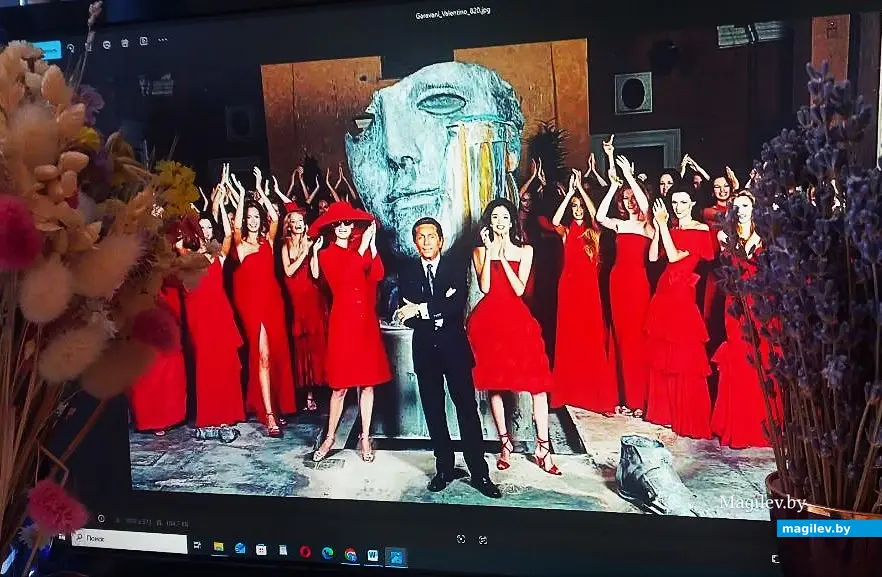  1960-й год. Валентино и его модели в платьях «Фиеста».