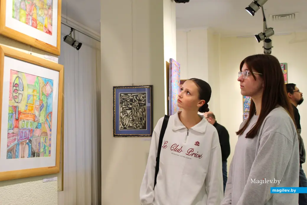 21 января 2026 года. Могилев. Выставочный зал. На открытии выставки работ Игоря Беспалова.  